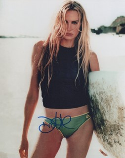 Daryl Hannah autograph