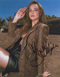 Bailee Madison autograph