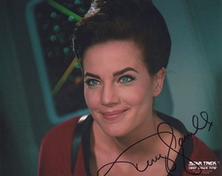 Terry Farrell autograph