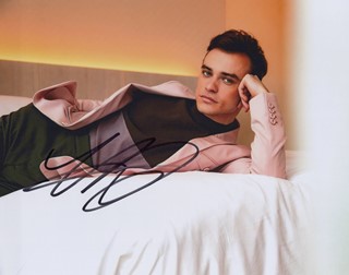 Thomas Doherty autograph