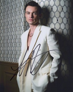 Thomas Doherty autograph