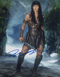 Lucy Lawless autograph