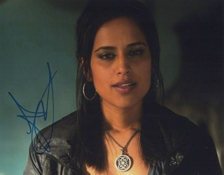 Agam Darshi autograph