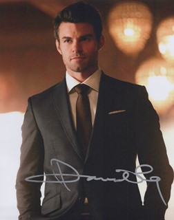 Daniel Gillies autograph