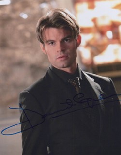 Daniel Gillies autograph