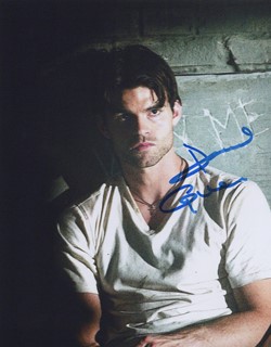 Daniel Gillies autograph