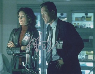 Annabeth Gish autograph