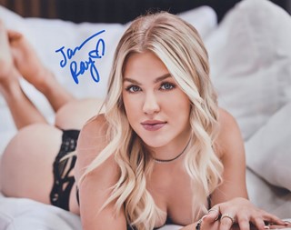 Jazlyn Ray autograph