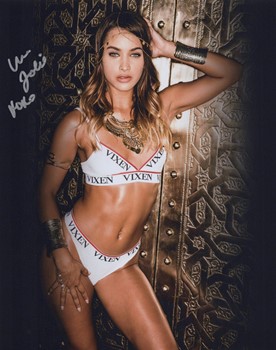 Uma Jolie autograph