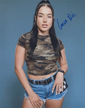 Emma Diaz autograph