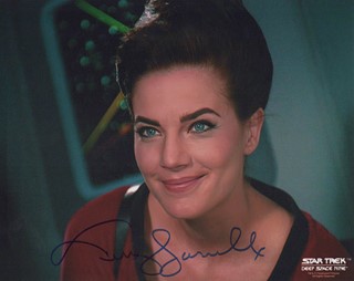 Terry Farrell autograph