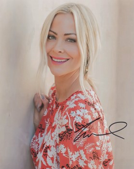 Cynthia Daniel autograph