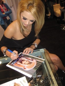 Ashlynn Brooke autograph