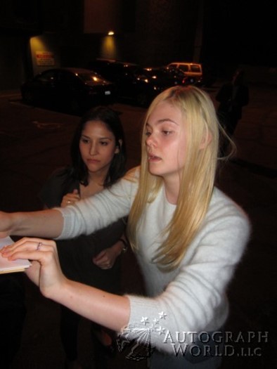 Elle Fanning autograph