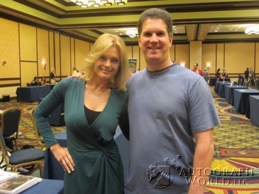 Erika Eleniak autograph