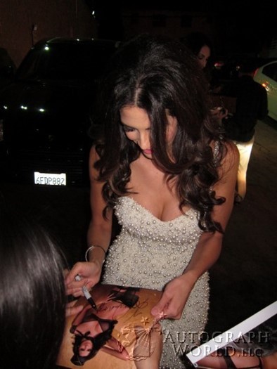 Hope Dworaczyk autograph