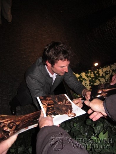 Noah Wyle autograph