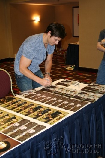 Peter Facinelli autograph