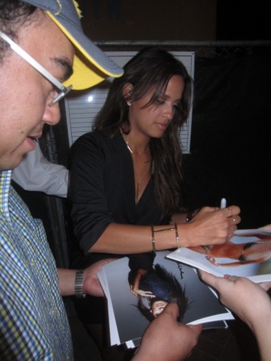 Rocsi Diaz autograph