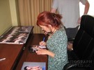 Sherilyn Fenn signing proof